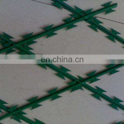 Low Price Galvanized Razor Barbed Wire Welded Wire Mesh photo-4