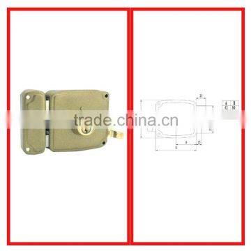 fixed cylinder puller door lock