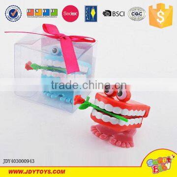 Plastic wind up teeth with rose promotional jumping teeth toys for kids