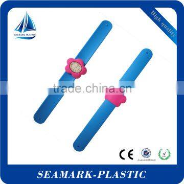 2016 Promotional Custom Shape Silicone Snap Watches Band for Youth
