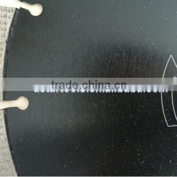 Ordered arrangement diamond saw blade cutting reinforce concrete