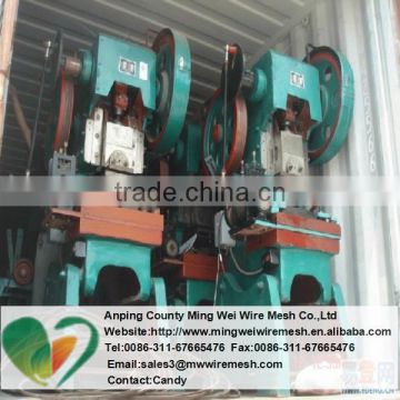 Easy controlling full automatic manufactures of barbed wire machine