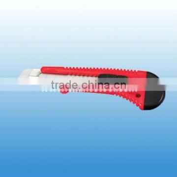 easy cut auto-retractable utility knife UK071