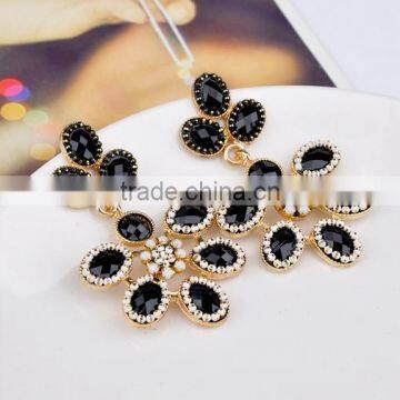 Black Flower Design Resin Pendant Earrings New Fashion Crystal Stud Earrings Jewelry Wholesale photo-3