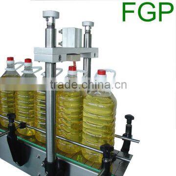 Semi-automatic pneumatic oil capping machine/oil bottle cap press sealing machine capper machine