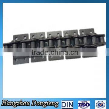 Short pitch conveyor chain with attachment plates