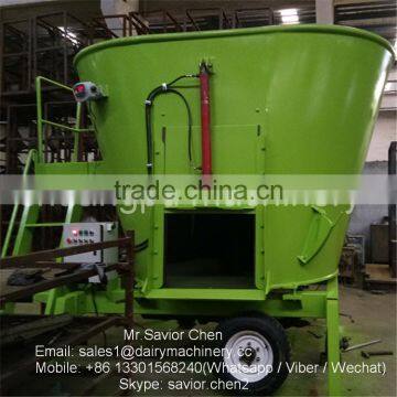 Dairy Farm Feed Mixing Machine With Conveyor