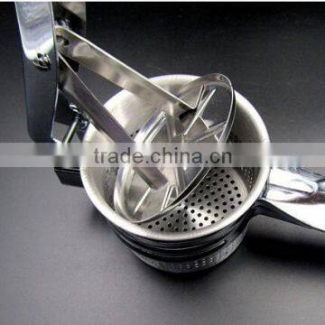 Cy281 Practical Manual Press Mashed 430 Stainless Steel Potato Masher Ricer Puree Vegetable Fruit Juicer photo-3