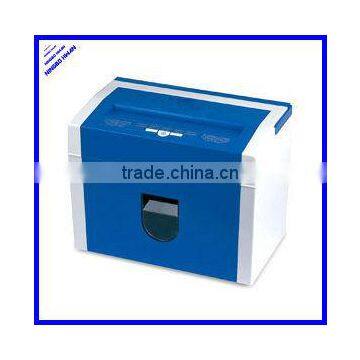 Manual plastic portaqble paper shredder