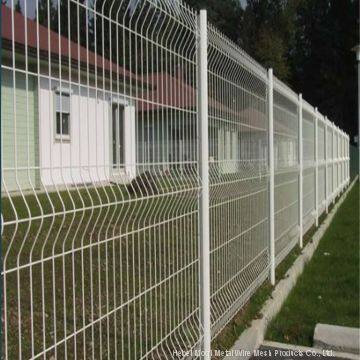 Cheap and Hot Sales Animal Fence Triangle Bending Wire Mesh Fence photo-2