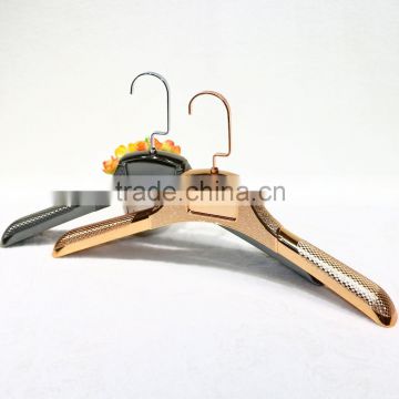 Wholesale gold/black Plastic Clothes Hangers at Competitive Price