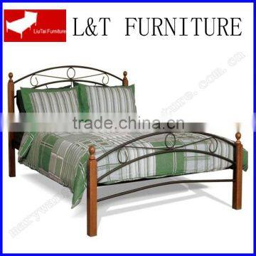 BRASS/METAL BED with wooden legs