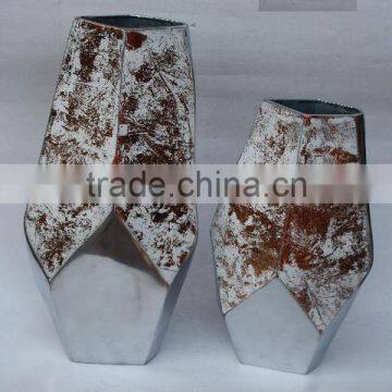 Cast aluminum Vase with enamel in white and copper shade
