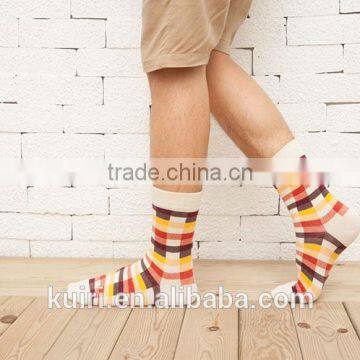 New Fashion Men's White and Black Socks Novelty Stripes Grid Short Sock Winter Autumn Men 100 Cotton In Tubes Socks photo-3