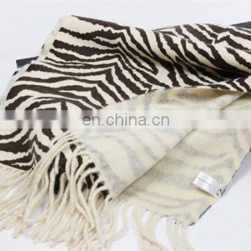 2017 Factory Direct Sale Double Side Tassel Winter Lady Cashmere Scarf Twill Fabric in Print Leopard Zebra Animal Fabric Scarf