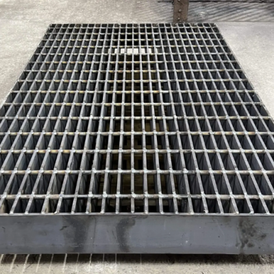 Light Steel Structure Platform with Grating, Handrails, and Anti-Slip Treads
