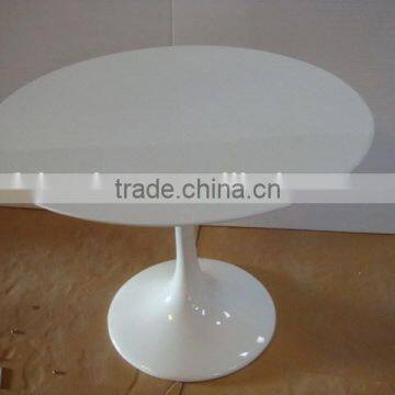 Dining Room Eero Saarinen Fiberglass Tulip Table photo-2