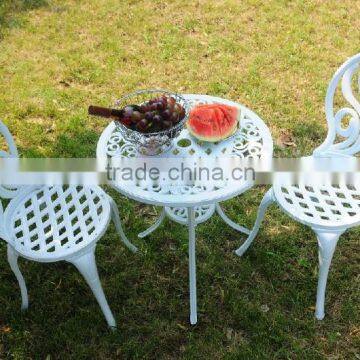 Popular cast Aluminum garden metal bistro set with white color for garden use for hot sale