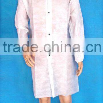 Disposable white pp Visitor gown/ Lab Coat with elastic cuff button snaps