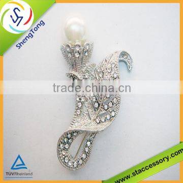 Trendy Cutout Leave Crystal Silver Tone Brooch