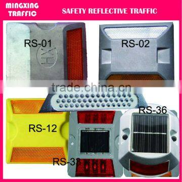 plastic reflective road stud