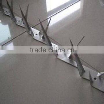 galvanized or pvc coated barbed nail on the wall