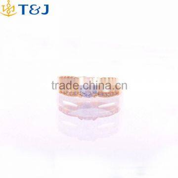 Hot sell fashion jewelry rings , women gold plated soccer diamond women ring for engagement/