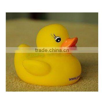 Classic rubber duck design of 7-cm high