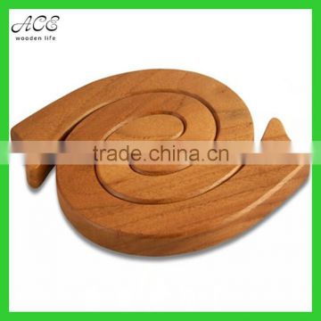 Snake shape hot wooden trivet