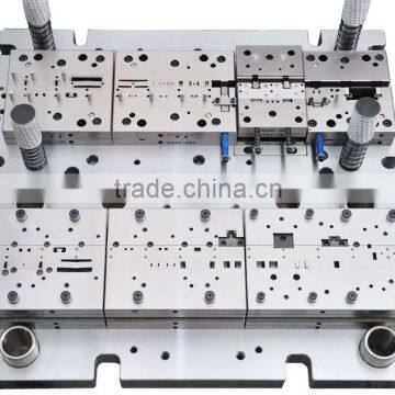 mold for shaded pole motor lamination core