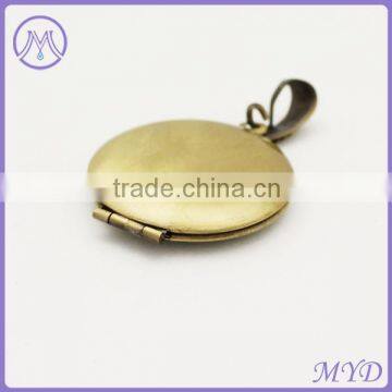 Antique Bronze Oval Open Locket photo-5