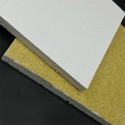 Planches de plafond en fibre minérale pour les projets de rénovation - Durabilité supérieure et protection contre l'humidité