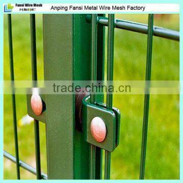 Low price powder coated fencing v-folded manufacturer