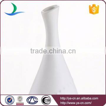 China Chaozhou Wholesale White Ceramic Modern Vase photo-2