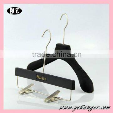 Fashion High End Plastic Hanger Anti-slip Rubber Hanger for Clothes photo-4