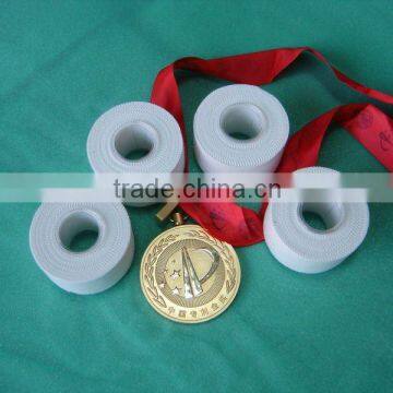 PREMIUM SPORTS TAPE RIGID STRAPPING TAPE 2.5CM X 13.7M FLESH COLOURED for sports team and club ( S )