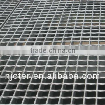 Hot dip galvanized steel grating