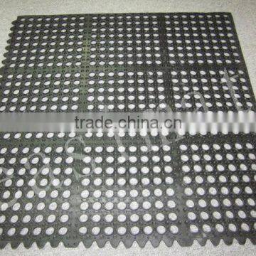 Rubber Interlocking Mat With Holes Grass Drainage Inside Outside Bar Shed