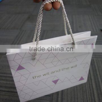 High quality customized paper bags for gifts