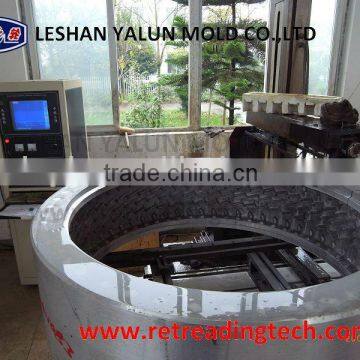 tyre retreading two-halves mold