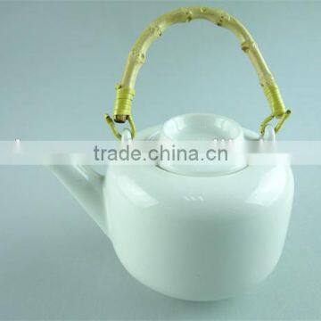 White cheap price ceramic teapot with plastic handle in stock