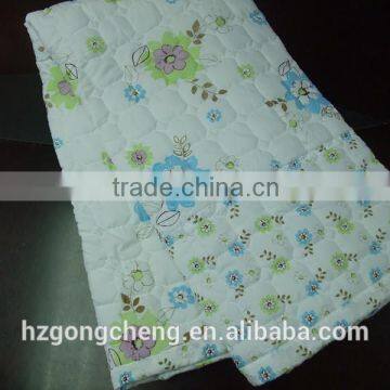 2014 cheap polyester quilt printed from China $5.7 with different prints available