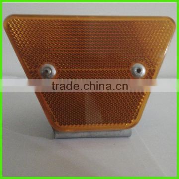 retroreflective trapezoid roadside delineator