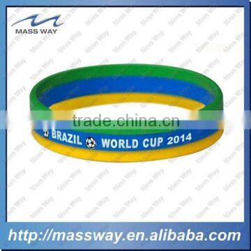 Customized Fashion Lover Luminous Custom 3D Rubber Silicone Wristband photo-6