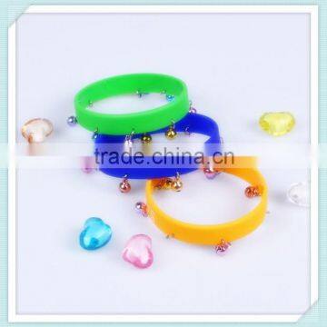 2015 newest novelty gifts-personalized silicone bracelet with bells