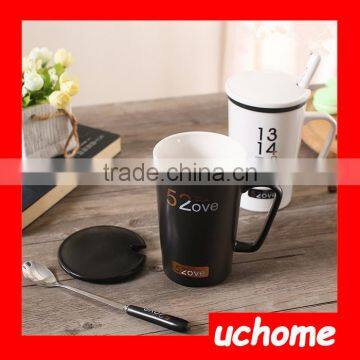 UCHOME Black And White Ceramic Couple Milk Mug Cups With Lid And Spoon photo-3