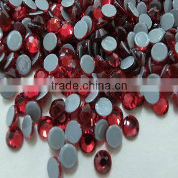 China factory wholesale shiny leed free and multi size crystal Hot Fix Rhinestone Pattern for garment