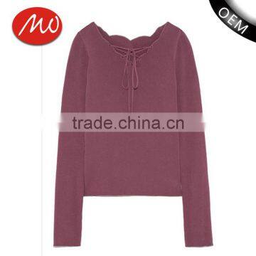 popular V neck fitted knit pullover mature women in tight sweater with knot