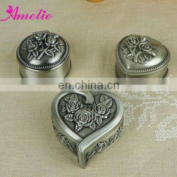 A2127S Ancient Round Heart With Engrave Metal Jewelry Box