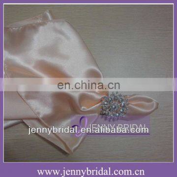 NP022G Shining flower decorative diamonte brooch, table linen and napkins